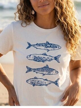 White T-Shirt with Blue Fish Graphic - Unbranded 100% cotton Medium, NWOT
